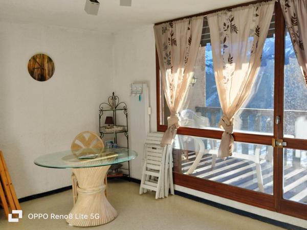 Appartement de 44m² en rez de Jardin avec terrasse , jardin privatif et cave