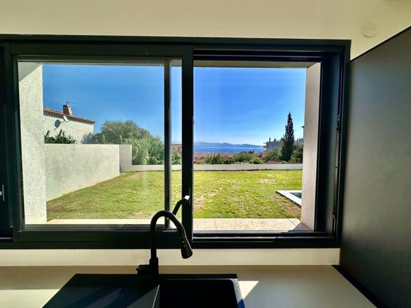La Ciotat, Maison Contemporaine de 185m2 avec Piscine, Vue panoramique mer à 180°, sur terrain de 737m2