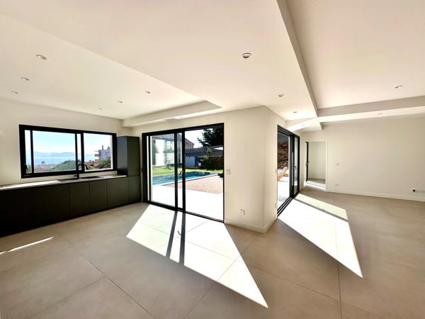 La Ciotat, Maison Contemporaine de 185m2 avec Piscine, Vue panoramique mer à 180°, sur terrain de 737m2