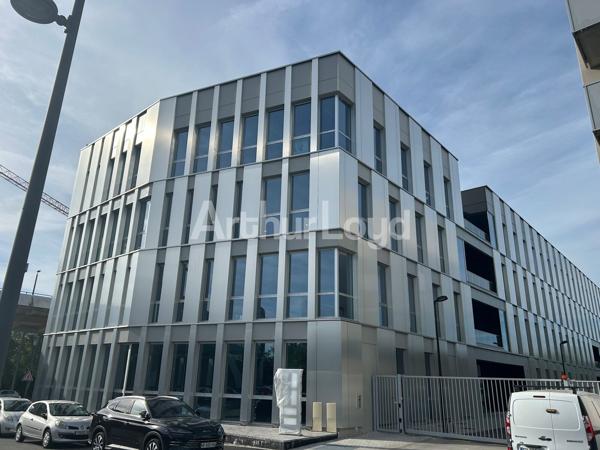 Bureaux neufs à louer au pied du métro - prestations haut de gamme