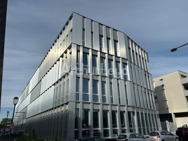 Bureaux neufs à louer au pied du métro - prestations haut de gamme
