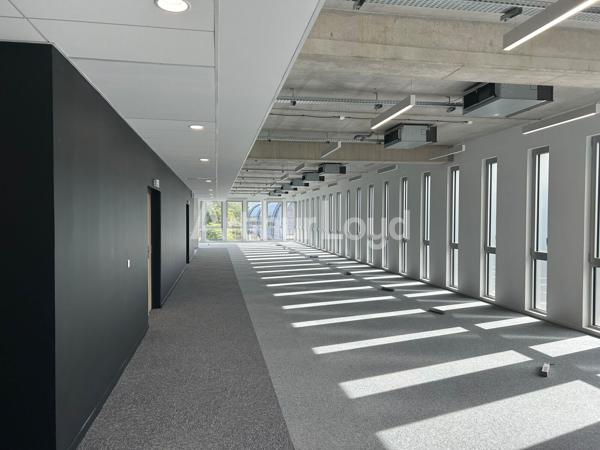 Bureaux neufs à louer au pied du métro - prestations haut de gamme