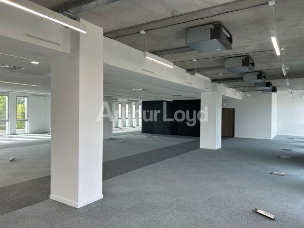 Bureaux neufs à louer au pied du métro - prestations haut de gamme