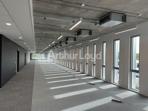 Bureaux neufs à louer au pied du métro - prestations haut de gamme