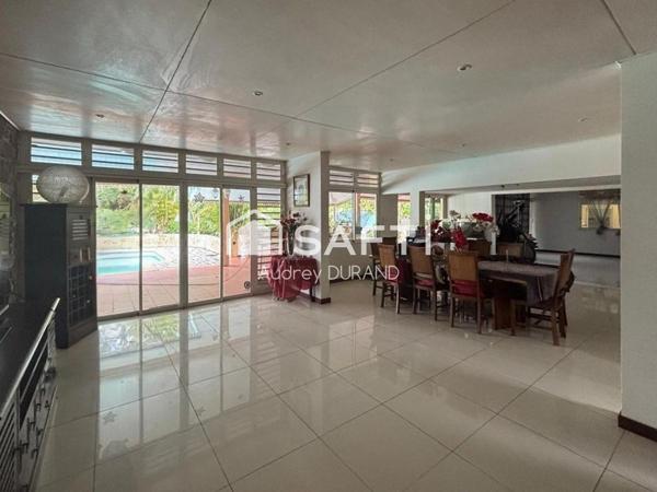 VILLA T5 AVEC PISCINE ET TERRASSE- QUARTIER LARIVOT