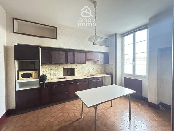 Maison
                                                                                                                                                                                                                                                                                                                        10 pièce(s)                                                                                                                                                                                                          7 chambre(s)                                                                                                                                                                                                          350  m²
