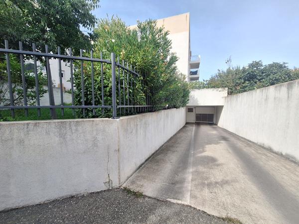 Appartement Avignon 2 pièce(s) 41.19 m2 proche remparts terrasse et parking