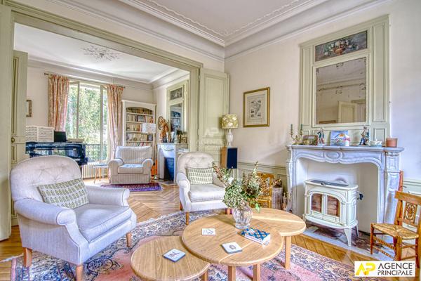 Versailles Montreuil Maison 10 pièces 267 m² au sol sur parcelle de 288 m² €2 075 000 ** - Référence 25867
