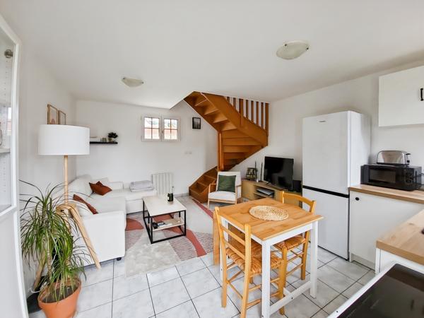 Longpont-sur-Orge (91310) Beau duplex de type F2 de 44 m2 utiles avec terrasse et jardin de 38 m2 exposés plein Sud +1 place de parking