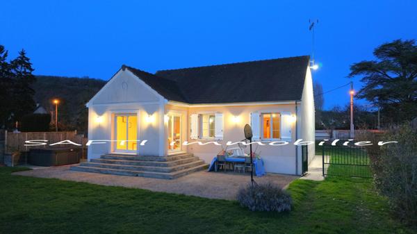 Maison Plain-pied de 114m2 avec 3 chambres, garage, chalet bois et grand jardin de1460m2 parfaitement clos.