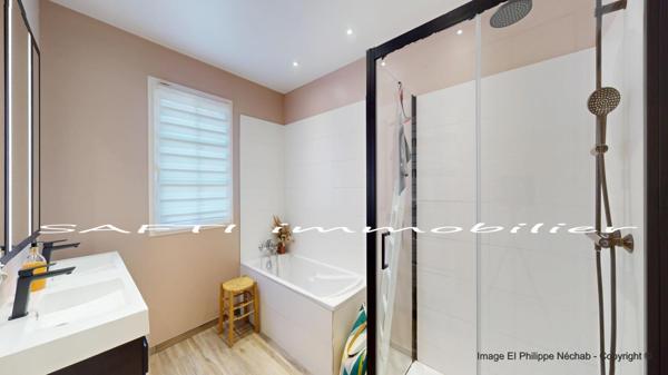 Maison Plain-pied de 114m2 avec 3 chambres, garage, chalet bois et grand jardin de1460m2 parfaitement clos.