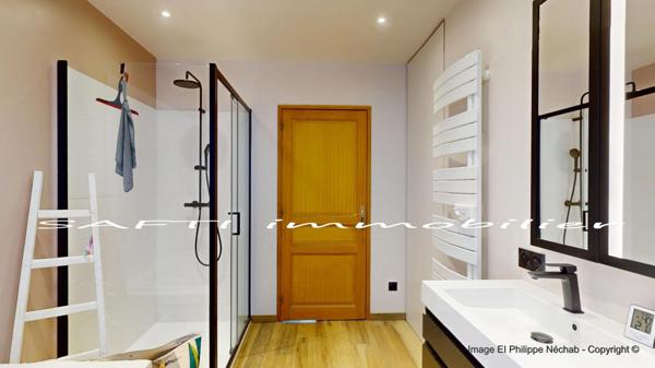 Maison Plain-pied de 114m2 avec 3 chambres, garage, chalet bois et grand jardin de1460m2 parfaitement clos.