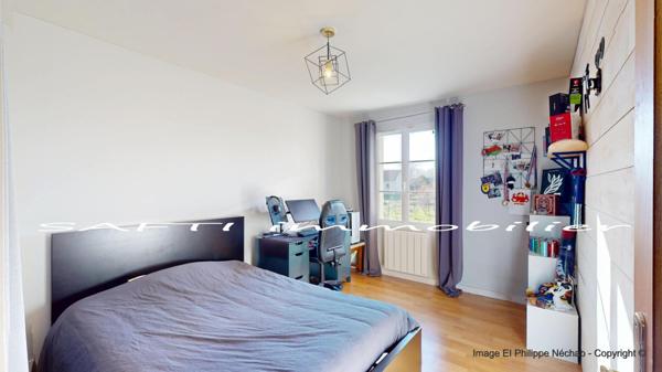 Maison Plain-pied de 114m2 avec 3 chambres, garage, chalet bois et grand jardin de1460m2 parfaitement clos.