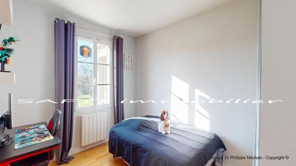 Maison Plain-pied de 114m2 avec 3 chambres, garage, chalet bois et grand jardin de1460m2 parfaitement clos.