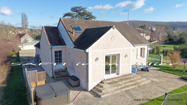 Maison Plain-pied de 114m2 avec 3 chambres, garage, chalet bois et grand jardin de1460m2 parfaitement clos.