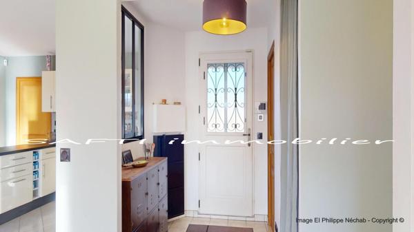 Maison Plain-pied de 114m2 avec 3 chambres, garage, chalet bois et grand jardin de1460m2 parfaitement clos.