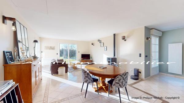 Maison Plain-pied de 114m2 avec 3 chambres, garage, chalet bois et grand jardin de1460m2 parfaitement clos.