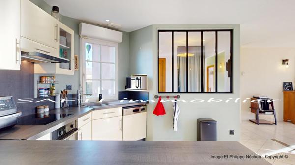 Maison Plain-pied de 114m2 avec 3 chambres, garage, chalet bois et grand jardin de1460m2 parfaitement clos.