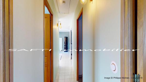 Maison Plain-pied de 114m2 avec 3 chambres, garage, chalet bois et grand jardin de1460m2 parfaitement clos.