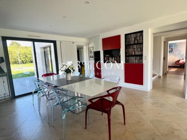 Maison 5 pièce(s) 4 chambre(s) 250 m²