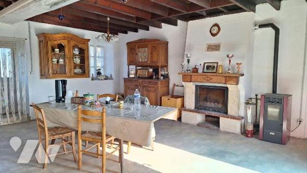 A Vendre à ST DENIS DE GASTINES (53500), en Mayenne.
Une maison d'habitation à rénover, compre...