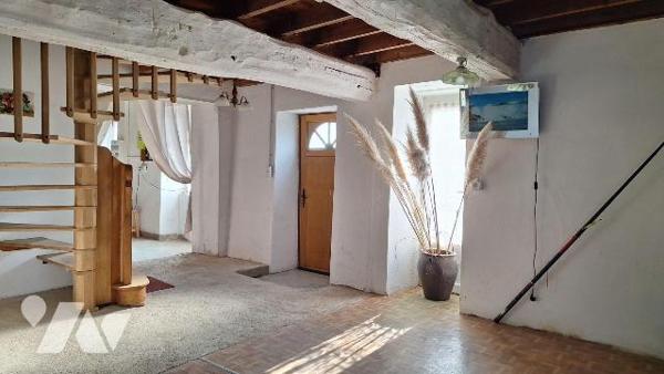 A Vendre à ST DENIS DE GASTINES (53500), en Mayenne.
Une maison d'habitation à rénover, compre...