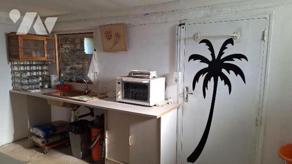 A Vendre à ST DENIS DE GASTINES (53500), en Mayenne.
Une maison d'habitation à rénover, compre...