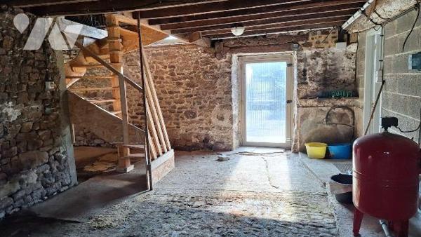 A Vendre à ST DENIS DE GASTINES (53500), en Mayenne.
Une maison d'habitation à rénover, compre...