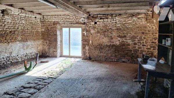 A Vendre à ST DENIS DE GASTINES (53500), en Mayenne.
Une maison d'habitation à rénover, compre...