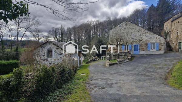 Maison mitoyenne dans hameau avec garage et terrain