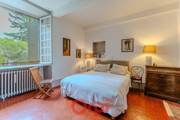 Maison à vendre    6 pièces •  Villeneuve-de-Berg