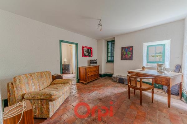 Maison à vendre    6 pièces •  Villeneuve-de-Berg