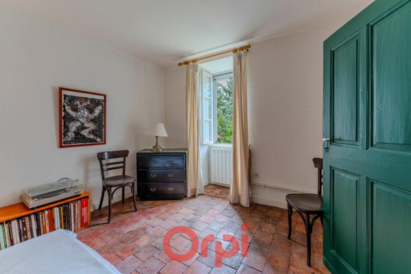 Maison à vendre    6 pièces •  Villeneuve-de-Berg