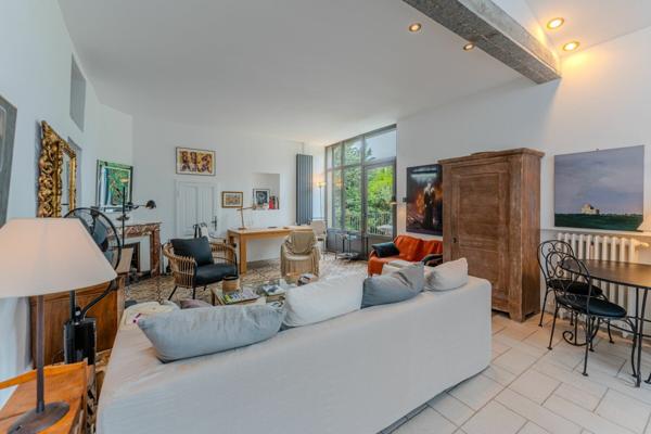 Maison à vendre    6 pièces •  Villeneuve-de-Berg