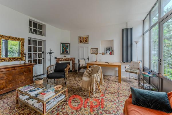 Maison à vendre    6 pièces •  Villeneuve-de-Berg