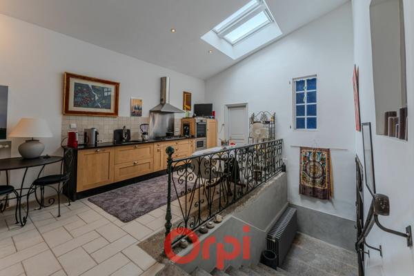 Maison à vendre    6 pièces •  Villeneuve-de-Berg