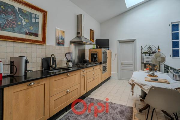 Maison à vendre    6 pièces •  Villeneuve-de-Berg