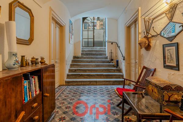 Maison à vendre    6 pièces •  Villeneuve-de-Berg