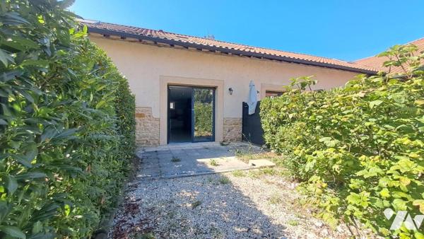 Appartement T3 duplex + jardin, local et places de parking