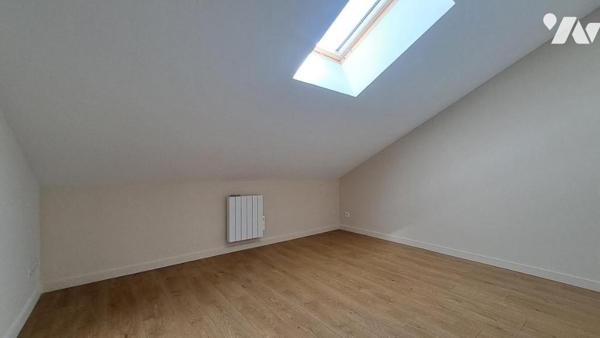 Appartement T3 duplex + jardin, local et places de parking