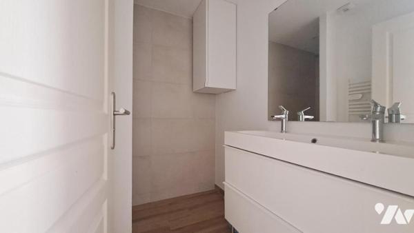 Appartement T3 duplex + jardin, local et places de parking