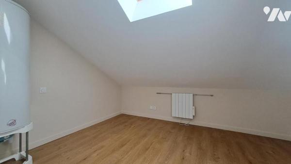 Appartement T3 duplex + jardin, local et places de parking