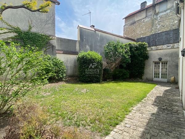 Maison Le Mesnil Le Roi 8 pièce(s) 140.30 m2

Loyer €2 900/mois **

- Ref : 12475