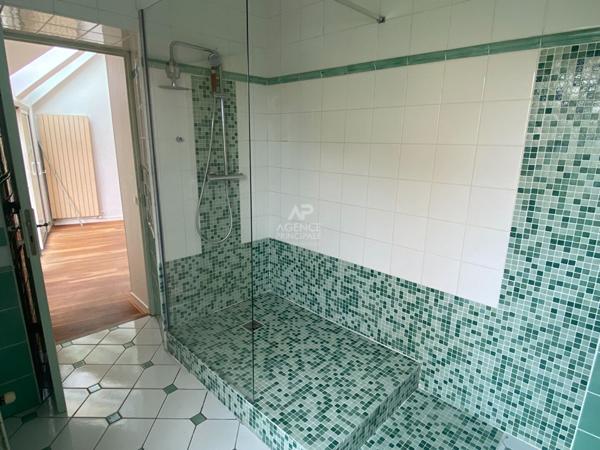 Maison Le Mesnil Le Roi 8 pièce(s) 140.30 m2

Loyer €2 900/mois **

- Ref : 12475
