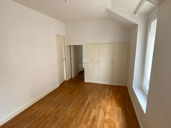 Maison Le Mesnil Le Roi 8 pièce(s) 140.30 m2

Loyer €2 900/mois **

- Ref : 12475