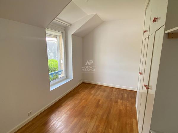 Maison Le Mesnil Le Roi 8 pièce(s) 140.30 m2

Loyer €2 900/mois **

- Ref : 12475