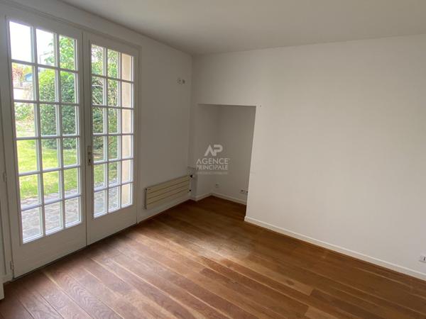 Maison Le Mesnil Le Roi 8 pièce(s) 140.30 m2

Loyer €2 900/mois **

- Ref : 12475
