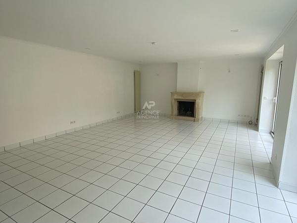 Maison Le Mesnil Le Roi 8 pièce(s) 140.30 m2

Loyer €2 900/mois **

- Ref : 12475