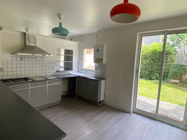 Maison Le Mesnil Le Roi 8 pièce(s) 140.30 m2

Loyer €2 900/mois **

- Ref : 12475