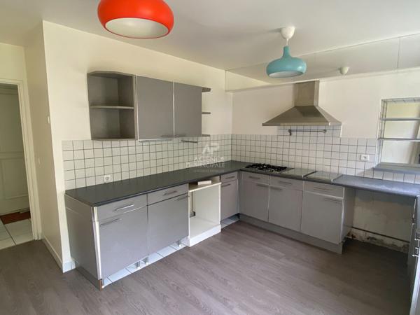 Maison Le Mesnil Le Roi 8 pièce(s) 140.30 m2

Loyer €2 900/mois **

- Ref : 12475